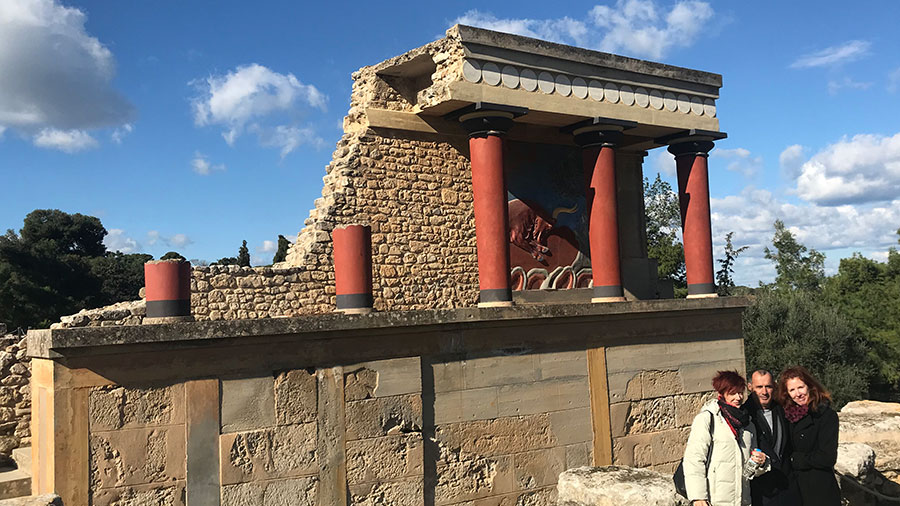 KNOSSOS PALACE AND THE ARCHAEOLOGICAL MUSEUM OF HERAKLION